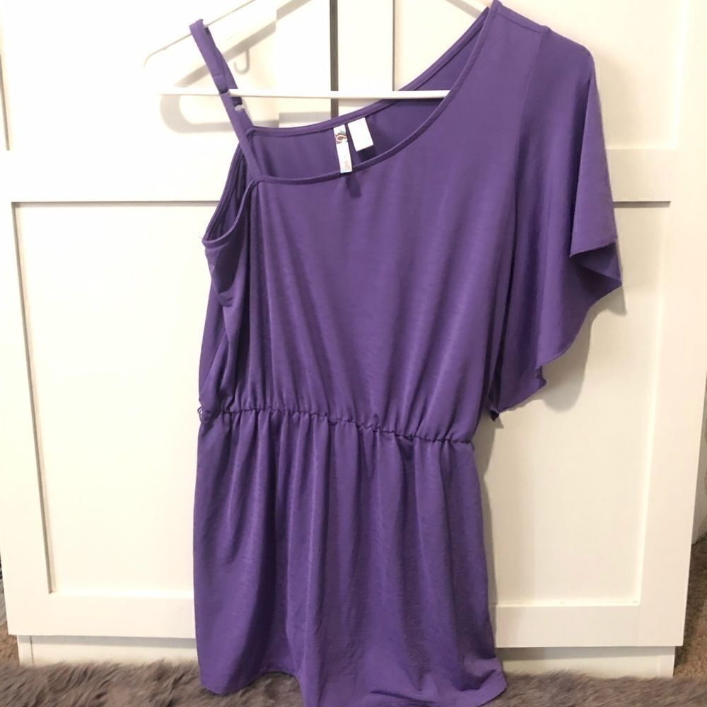 Women’s 6 degrees size medium silky Purple one sleeve dress blouse